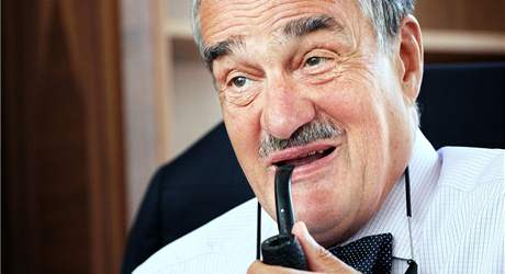 Ministr zahrani Karel Schwarzenberg pi rozhovoru pro iDNES.cz. (7. ervence 2010)