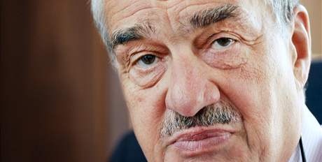 Ministr zahranií Karel Schwarzenberg propustí 250 zamstnanc.