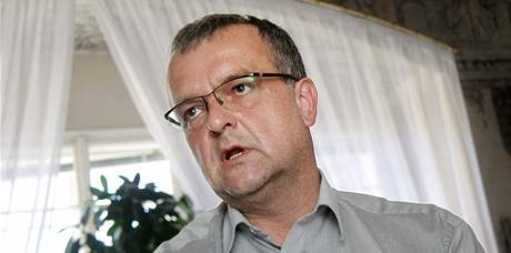 Ministr financí a místopedseda TOP 09 Miroslav Kalousek pi rozhovoru pro iDNES.cz. (8. ervence 2010)