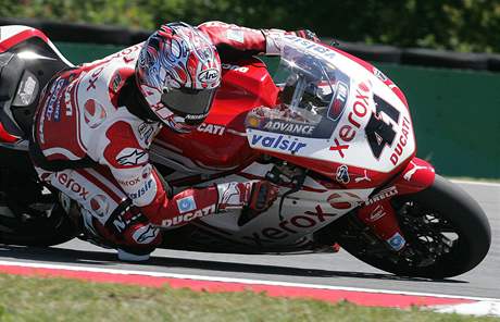 Mistrovství světa superbiků - Noriyuki Haga z Japonska na Ducati při tréninku.