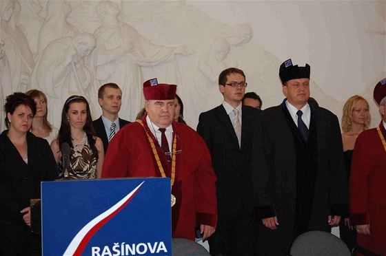 Raínova vysoká kola získala státní souhlas na podzim roku 2003. Ilustraní foto