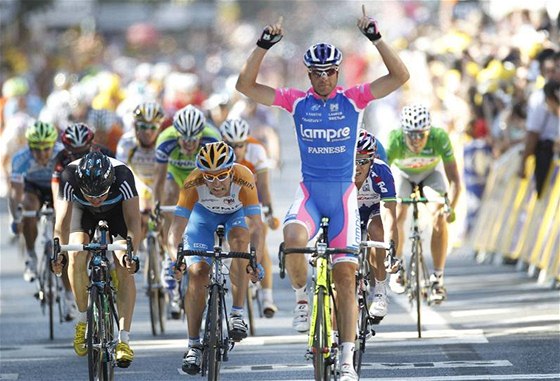PÁNOVÉ, KDE JSTE? Ital Petacchi podruhé ovládl etapu Tour de France.