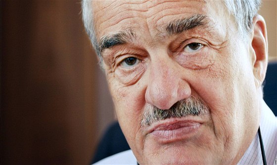 Ministr zahranií Karel Schwarzenberg pi rozhovoru pro iDNES.cz. (7. ervence 2010)