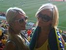 Paris Hilton se svou pítelkyní Jennifer Rovero na utkání svtového ampionátu ve fotbale.