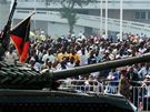 Kongo - 50. výroí nezávislosti. Tank T 72 ped Palácem lidu, v nm sídlí snmovna i senát. Kinshasa, 30. ervna 2010