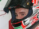 Mistrovství svta superbik - Max Biaggi v boxu ped tréninkem.