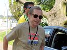 Václav Havel pijídí na první natáecí den filmu Odcházení