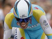 Alberto Contador na trati vodn asovky na Tour de France