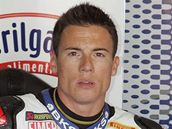 Mistrovstv svta superbik - James Toseland se v boxu chlad vtrkem.