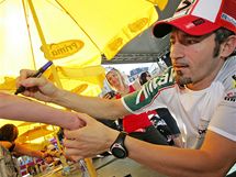 Max Biaggi na brnnskm nmst Svobody rozdval autogramy (8. ervence 2010)