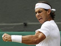 Rafael Nadal se raduje z vtznho mku ve finle Wimbledonu