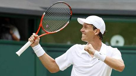 Tom Berdych slav postup do finle tenisovho Wimbledonu