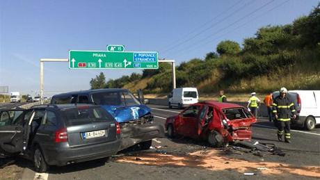 Nehoda pti aut na 17. kilometru dálnice D1 ve smru na Prahu