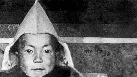 14. tibetský dalajláma Tändzin Gjamccho na kresb ze 30. let minulého století.