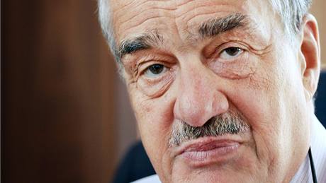 Ministr zahranií Karel Schwarzenberg pi rozhovoru pro iDNES.cz. (7. ervence 2010)