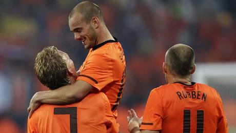 Na vrcholu blaha i pyramidy je autor vítězné nizozemské branky Wesley Sneijder