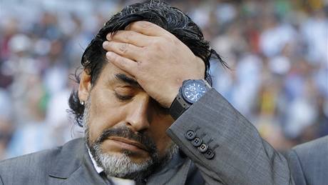 JE KONEC, DIEGO. Argentinský kouč Diego Maradona se loučí se světovým