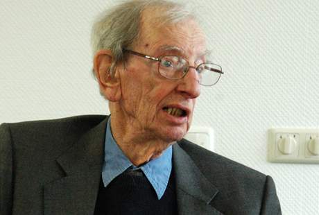 Britsk historik Eric John Ernest Hobsbawm (narozen je 9. ervna 1917)