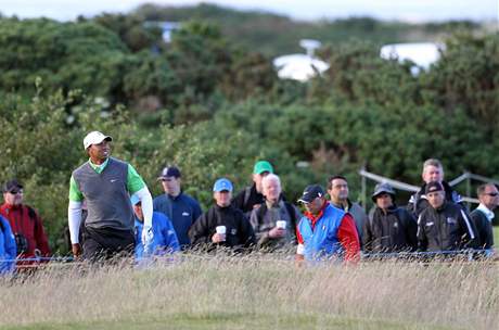 Tiger Woods se na British Open věnuje víc hře než divákům.