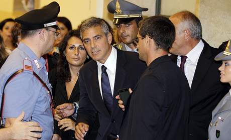 George Clooney jde vypovdat jako svde k italskmu soudu