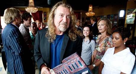 Robert Plant pi ceremoniálu k odhalení hvzdy na chodníku slávy v Memphisu