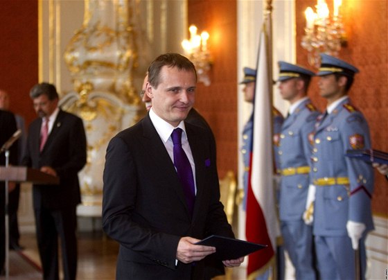 Vít Bárta na Praském hrad pi jmenování nové vlády Petra Nease. (13.7. 2010)