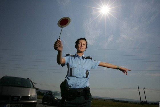 Policistka Zuzana Velebná, jedna z tch, která se nebála zveejnit své íslo i fotku.