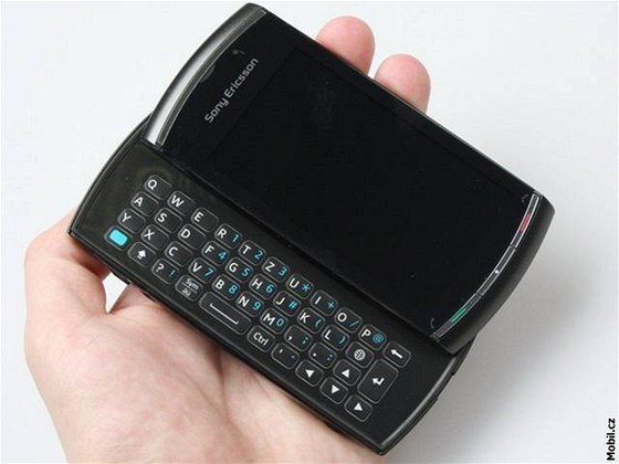 Nejlepší Symbian s QWERTY. Recenze Sony Ericsson Vivaz Pro - iDNES.cz