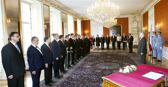 Prezident Václav Klaus jmenoval na Praském hrad novou vládu premiéra Petra Nease. (13. ervence 2010)