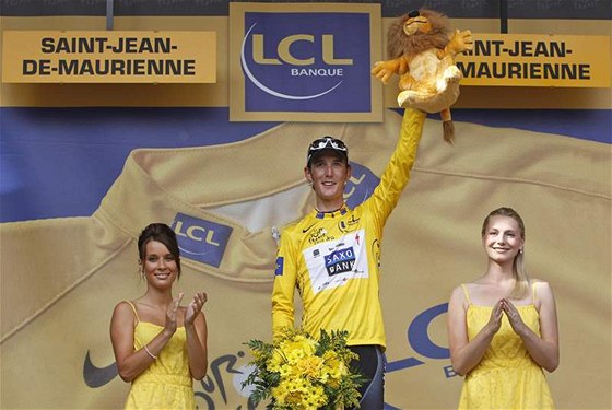 LÍDR. Andy Schleck ve lutém trikotu po 9. etap Tour de France.