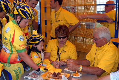 KONEN VE LUTM. Raymond Poulidor nikdy nevezl dres ldra Tour, te je jej atrakc.