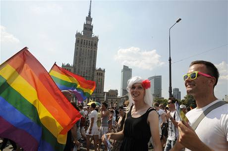 Pochodu gay a leseb se ve Varav zastnily tisce lid (17. ervence 2010)