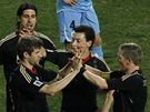 Nmci Müller, Özil a Schweinsteiger (zleva) oslavují gól v zápase o tetí místo.