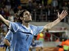 Uruguayský útoník Edison Cavani slaví gól, kterým vyrovnal zápas o tetí místo s Nmeckem.
