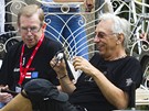Václav Havel s Janem Malíem pi natáení Odcházení