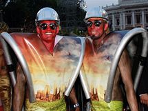 Ples s červenou stužkou. V sobotu ve Vídni proběhla charitativní akce Life Ball. Červená stužka je symbolem boje proti AIDS 