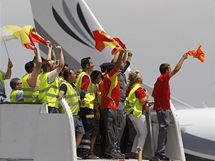 panlsk fotbalisty vtali i pracovnci letit v Madridu.