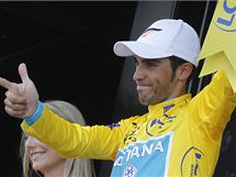 Alberto Contador se po 15. etap Tour de France oblkl do lutho trikotu vedoucho zvodnka.