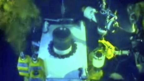 Roboti uzavírají ventily erpacího systému na dn Mexického zálivu