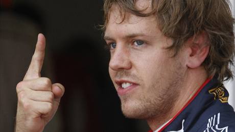 Své nové pední kídlo Vettel pi posledním tréninku zniil (na fotografii), a tak dostal do kvalifikace Webberv spoiler.