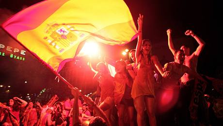 Oslavy titulu mistrů světa ve fotbale ovládly noční život v hlavním městě Madridu.