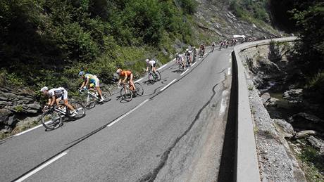 Alberto Contador (vlevo) a Andy Schleck v 9. etap Tour de France