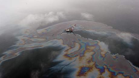Po vbuchu ropovodu na severovchod ny zemi ohrouje nejvt nik ropy (20. ervence 2010)