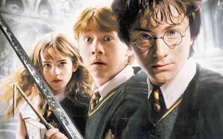 Harry Potter oslaví ticítku i se svými páteli Hermionou a Ronem