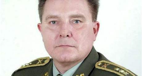 Náelník Vojenské kanceláe prezidenta republiky Frantiek Hrabal nemusel o kontaktech majorky s ruským vyzvdaem vdt, pesto musel z funkce odejít.