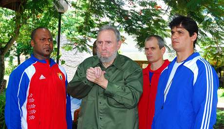 Bývalý kubánský vdce Fidel Castro poprvé od roku 2006 oficiáln opustil Havanu