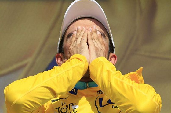 Alberto Contador a jeho radost na stupních vítz.