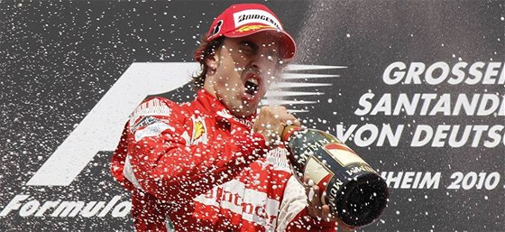 VÍTZ. Fernando Alonso z Ferrari se raduje z prvního místa ve Velké cen Nmecka.