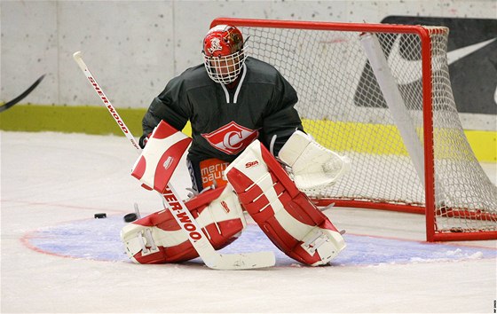 DOMINÁTOR V KHL. Legendární branká Dominik Haek si u Kontinentální ligu zahrál, psobil ve Spartaku Moskva. Po pauze by se rád opt k hokeji vrátil, za Lev Praha ale rozhodn hrát nebude.