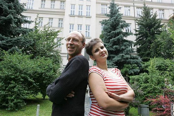 Úastníci Letní koly slovanských studií v Brn Nizozemec Freddy de Smijter a Beata Jastrowicz z Polska.